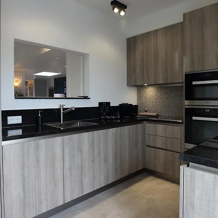 Penthouse Central Apartment *